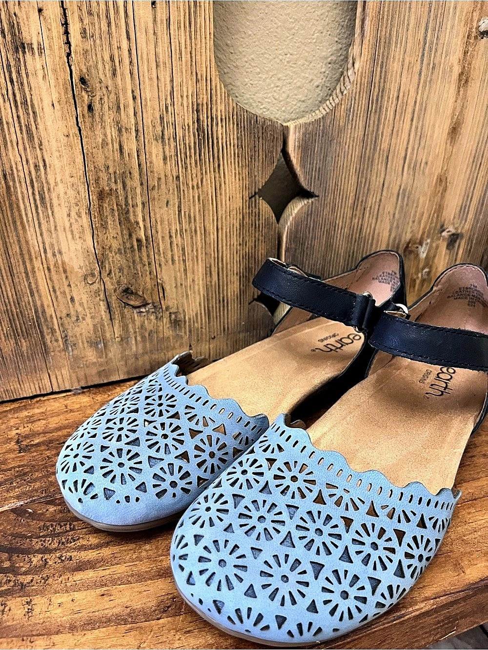 Earth Origins BRONNIE Leather Cutout Flats Blue & Brown US 7M